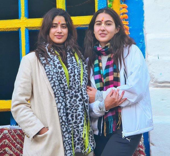 ऐसी स्थिति में हम वहां रहे और वहां से तुरंत लौटने का प्लान बनाया। जाह्नवी ने कहा कि उस ट्रिप को हम कभी नहीं भूल सकते। (All Photos: Janhvi Kapoor Instagram)
