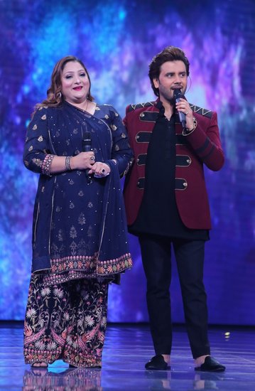 कुछ समय पहले जावेद अली ने टीवी शो 'इंडियन प्रो म्यूजिक लीग' में अपनी लव स्टोरी और शादी को लेकर खुलासा किया था। इस शो में उनकी पत्नी यास्मीन भी मौजूद थीं। 
