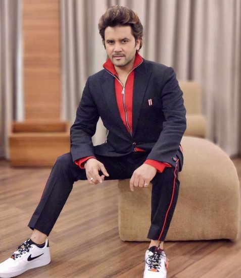 लेकिन जावेद के पिता चाहते थे कि पहले जावेद अपना करियर बनाएं और करियर बनाने के बाद दूसरे शख्स की जिम्मेदारी लेने के लिए तैयार हों। (Photo: Javed Ali Instagram)