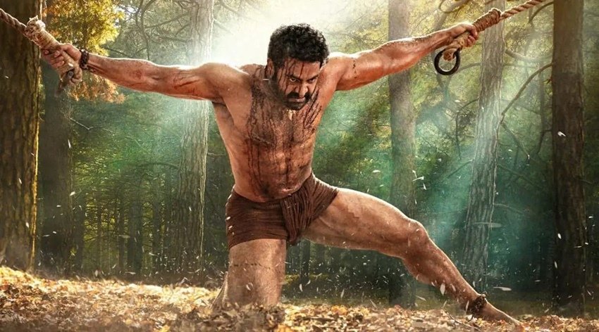 Jr NTR: जूनियर एनटीआर की फिल्म एनटीआर 30 का पोस्टर हाल ही में रिलीज हुआ था। ह भी पैन इंडिया फिल्म है।  (यह भी पढ़ें: बाहुबली फिल्म के ‘कटप्पा’ की बेटी हैं दिव्या सत्यराज, जानिए क्या करती हैं काम)