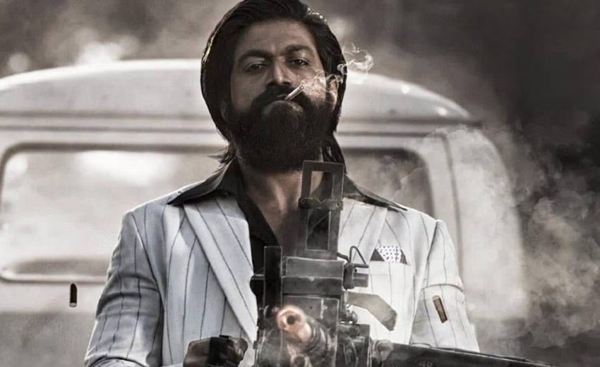 दूसरे नंबर पर फिल्म केजीएफ:चैप्टर 2 है। इस फिल्म को आईएमडीबी में 8.5 रेटिंग दी गई है। 