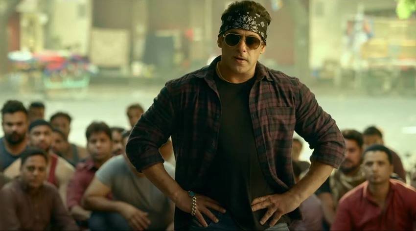 पहले भी कई बार वह सोशल मीडिया में सितारों को ट्रोल कर चुके हैं। केआरके सलमान खान की कई फिल्मों के नेगेटिव रिव्यू दे चुके हैं। राधे फिल्म के नेगेटिव रिव्यू के कारण सलमान खान की टीम ने उन्हें लीगल नेटिस भी भेजा था।