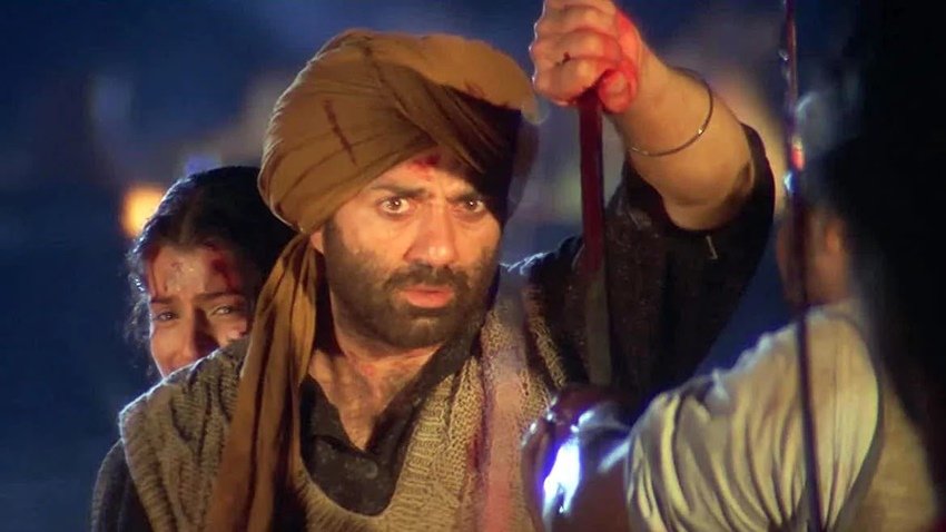 फिल्म गदर के एक्शन डायरेक्टर रहे टीनू वर्मा ने वेटरन एक्टर मुकेश खन्ना संग इंटरव्यू में बताया कि एक बार उन्होंंने कपिल शर्मा को थप्पड़ मारकर सेट से बाहर कर दिया था। 