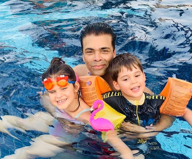 अब एक इंटरव्यू में करण जौहर ने बताया है कि जब उन्होंने सिंगल पेरेंट बनने का निर्णय लिया था तो उनके परिचित लोगों का क्या रिएक्शन था। 