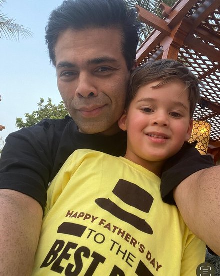 जबकि मैंने सबकुछ देखकर ही सिंगल पेरेंट बनने का सोचा था और जिस तरीके मैंने बच्चों की परवरिश के बारे में सोचा था, वैसे ही कर रहा हूं। (यह भी पढ़ें: Kaali से पहले इन फिल्मों के पोस्टर को लेकर भी हुआ विवाद, अक्षय कुमार से अजय देवगन जैसे स्टार्स की फिल्में है शामिल)