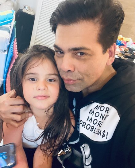 करण ने कहा कि कई लोग ऐसा भी सोचते हैं कि मेरी जिंदगी में कोई लेडीलव नहीं है इसलिए मैंने बच्चों को गोद लिया है, जबकि ऐसा बिल्कुल नहीं है। (All Photos: Karan Johar Instagram)