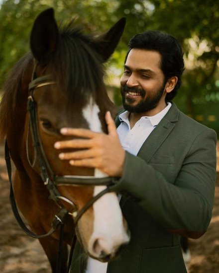 यह कोई और नहीं बल्कि साउथ की थीरन, कैथी और सुल्तान सहित कई अन्य बेहतरीन फिल्मों में काम कर चुके एक्टर कार्थी हैं। 