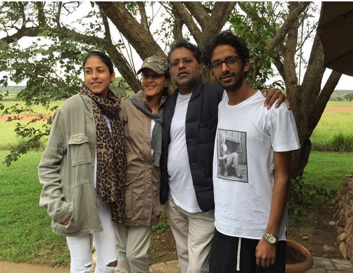 मीनल मोदी की पहली शादी से बेटी करीमा सागरानी थी जिसे ललित मोदी ने अपना लिया। बाद में दोनों के घर बेटी आलिया और बेटे रुचिर का जन्म हुआ। (All Photos: Lalit Modi Instagram)