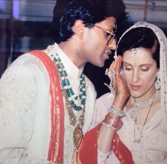 दरअसल ललित मोदी ने साल 1991 में मीनल संग शादी की थी। हालांकि ललित ने मीनल को उससे पहले प्रपोज किया था लेकिन मीनल ने उनके प्रपोजल को रिजेक्ट कर दिया था।