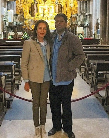 इसके बाद दोनों ने 1991 में शादी रचा ली लेकिन 2018 में मीनल मोदी की मौत हो गई। कहा गया कि कैंसर की वजह से उनकी मौत हुई।