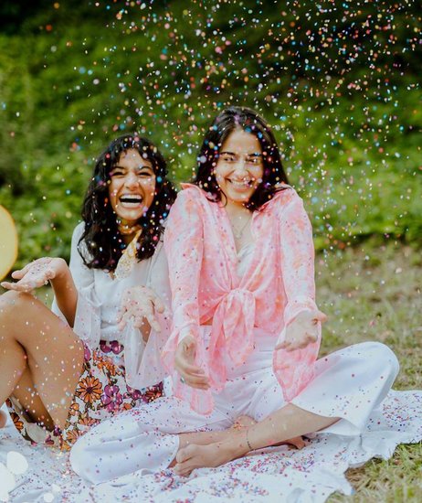 (Photos: Anjali and Sufi Instagram)