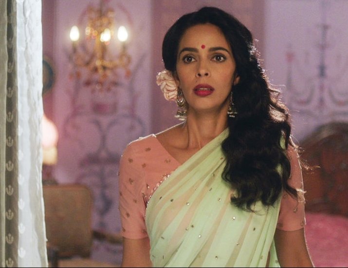 Mallika Sherawat on Bikini Scene: बोल्ड सीन के जरिए फिल्म इंडस्ट्री में पहचान बनाने वाली एक्ट्रेस मल्लिका शेरावत अपनी नई फिल्म RK/RKay में नजर आ रही हैं। फिल्म में मल्लिका के साथ रजत कपूर, कुबरा सेत और रणवीर शौरी जैसे कलाकार हैं। फिल्म की प्रमोशन के दौरान मल्लिका शेरावत महिलाओं से नाराज नजर आई हैं। 