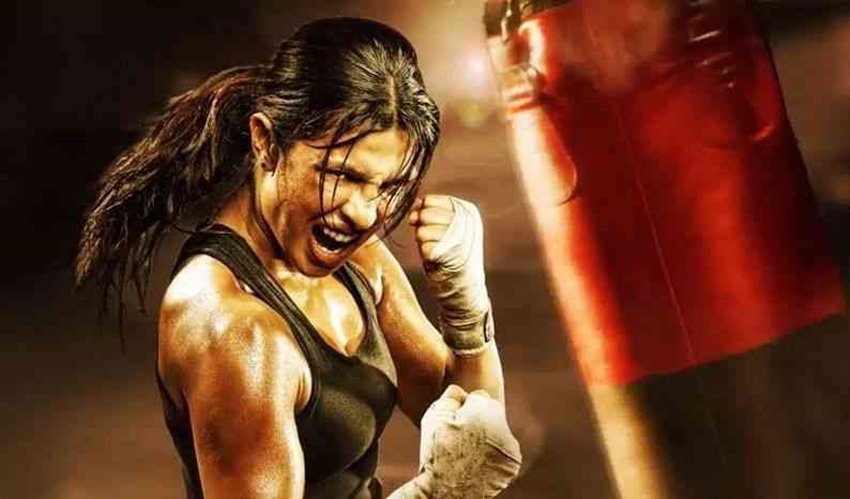 Mary Kom: बॉक्सिंग प्लेयर मैरी कोम पर बनी इस फिल्म में प्रियंका चोपडा मुख्य किरदार में थीं। फिल्म हिट रही थी और यह नेटफ्लिक्स पर उपलब्ध है। (यह भी पढ़ें: उर्फी जावेद ही नहीं, उनकी बहनें भी हैं फैशन क्वीन, जानिए क्या करते हैं उर्फी के भाई-बहन)