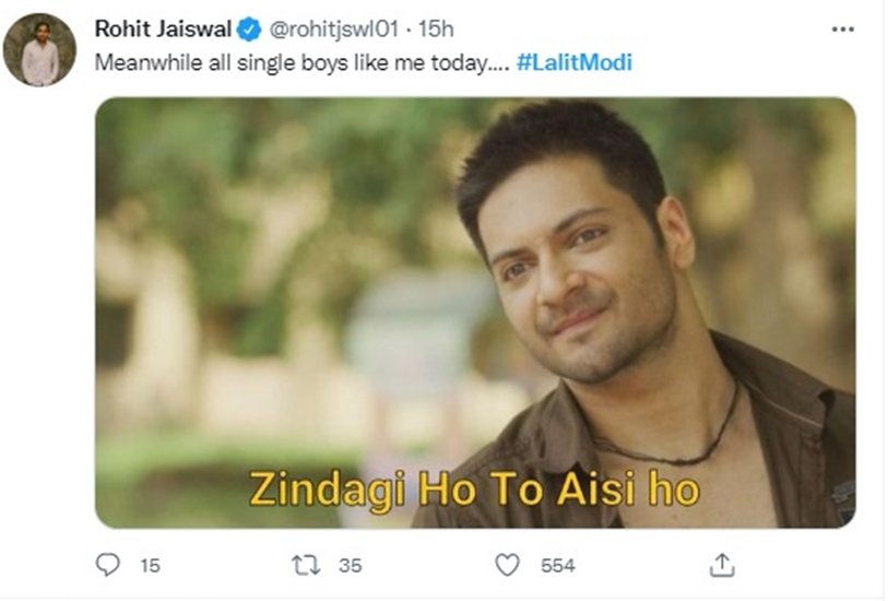 अब दोनों पर कई तरह के मीम्स बनाए जा रहे हैं और सोशल मीडिया पर काफी खूब शेयर भी हो रहे हैं।