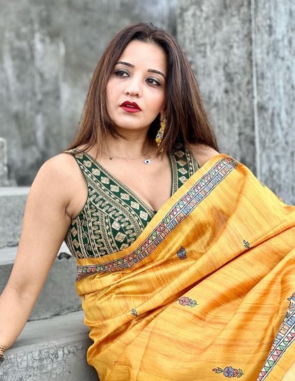 ऐसी स्थिति में मोनालिसा के पति ने उनका साथ दिया और इस तरह की अफवाहों को इग्नोर करने के लिए कहा। यही वजह है कि मोनालिसा अपने पति को अपना सपोर्ट सिस्टम मानती हैं।  (All Photos: Monalisa Instagram)