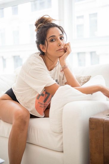 Monica Dogra: एक्ट्रेस मोनिका डोगरा (Monica Dogra) इन दिनों सुर्खियों में हैं। मोनिका ने हाल ही में खुलासा किया था कि वह पैनसेक्शुअल (Pansexual) हैं। साथ ही उन्होंने यह भी खुलासा किया कि उनके कजिन भाइयों ने ही उन्हें बचपन में कई बार मोलेस्ट (Monica Dogra Molest) किया है। मोनिका डोगरा की शादी भी हुई थी लेकिन वह अपने पति से अलग (Monica Dogra Divorce) ले चुकी हैं। 