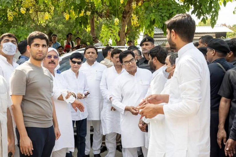 जिन साधना गुप्ता पर परिवार में बिखराव के आरोप लगे उन्हीं की मौत पूरे यादव परिवार को साथ लाई। (Photo: Samajwadi Party)