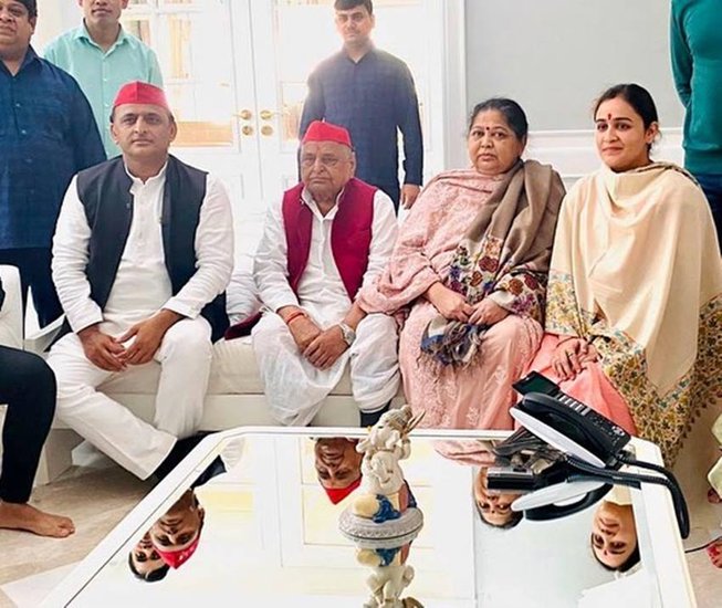 मुलायम सिंह यादव ने 2019 में चुनाव आयोग को जो हलफनामा दिया था उसमें बताया था कि उनके पास कुल संपत्ति लगभग 20 करोड़ रुपये की है।