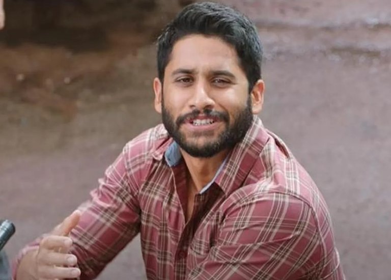 इस सवाल के जवाब में नागा ने कहा कि उन्हें पहली बार नौवीं क्लास में प्यार हुआ था और उस लड़की को मेरे साथ-साथ दो और लड़के पसंद करते थे। (यह भी पढ़ें: ‘हम दोनों एक कमरे में हैं तो नुकीली चीजें छिपानी पड़ेंगी’, जानिए तलाक पर पूर्व पति के लिए क्या बोलीं सामंथा)