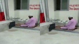 Namaz Offered by Man at charbagh Station