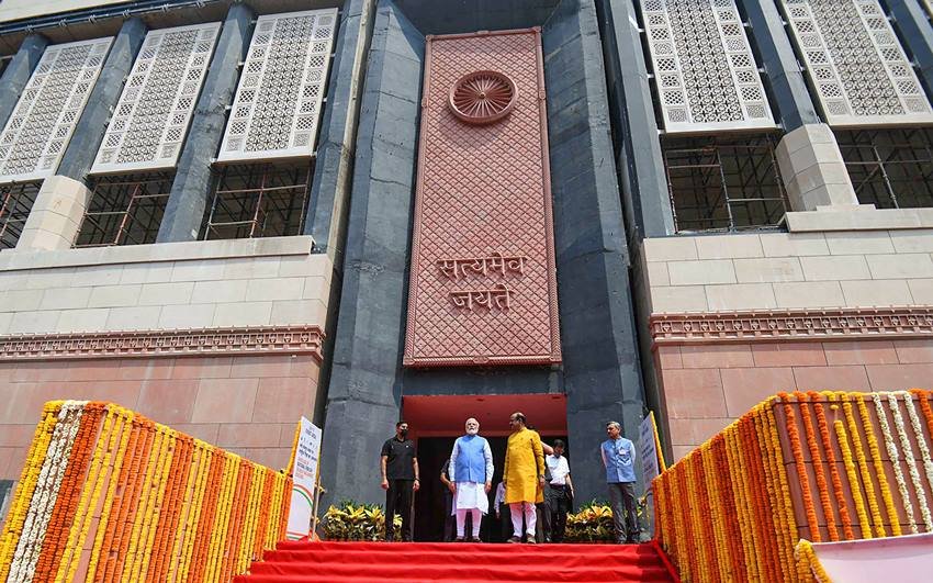 लोकसभा स्पीकर ओम बिरला ने इस दौरान मीडिया से बाच करते हुए बताया कि अगला शीतकालीन सत्र नए संसद भवन में करवाने का लक्ष्य रखा गया है।