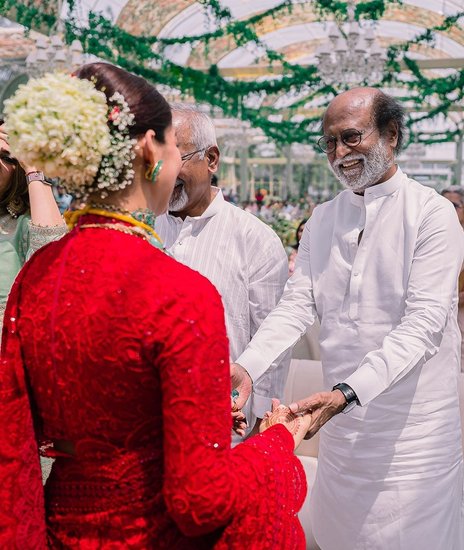 इस तस्वीर में साउथ सुपरस्टार रजनीकांत नयनतारा संग नजर आ रहे हैं।