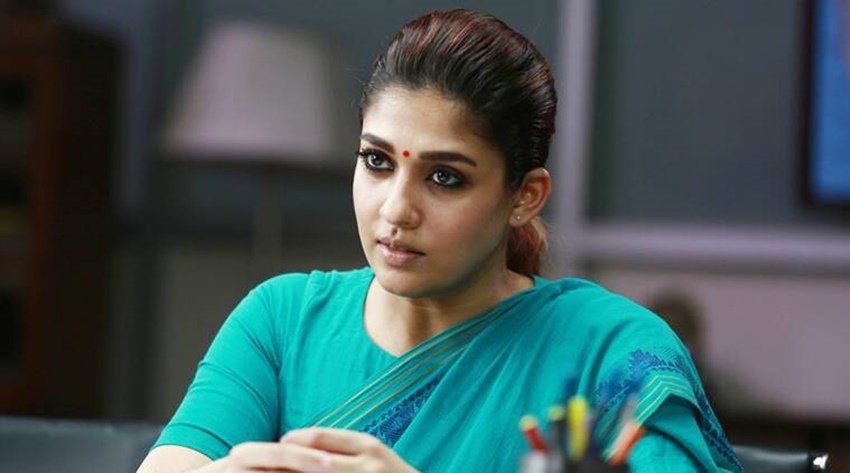 Nayanthara: नयनतारा ने पिछले महीने ही विग्नेश शिवन से शादी की है। वह साउथ की महंगी एक्ट्रेसेस में से एक हैं। उन्होंने अपने करियर की शुरुआत टीवी होस्ट के रूप में की थी। वह चमयम नाम के शो को होस्ट करती थीं। (यह भी पढ़ें: ‘बाहुबली’ प्रभास से अल्लू अर्जुन तक, साउथ के इन सुपरस्टार्स की जेब में हैं बड़े पैन इंडिया प्रोजेक्ट्स)