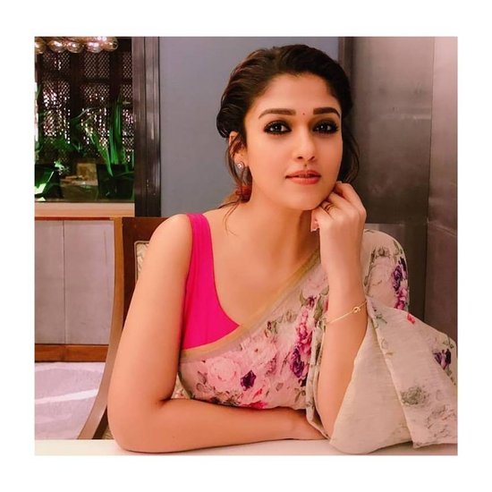 जिम, स्वीमिंग पूल से थियेटर तक,  घर में ही सुख सुविधा के सभी साधन मौजूद हैं।