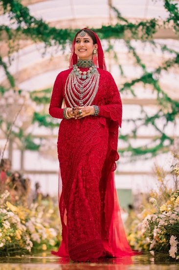 Nayanthara: नयनतारा हाल ही में विग्नेश शिवन संग शादी के बंधन में बंधी हैं। वह शाहरुख खान के साथ फिल्म जवान में नजर आएंगी जो कि पैन इंडिया होगी। (Photo: Vignesh Shivan Instagram)