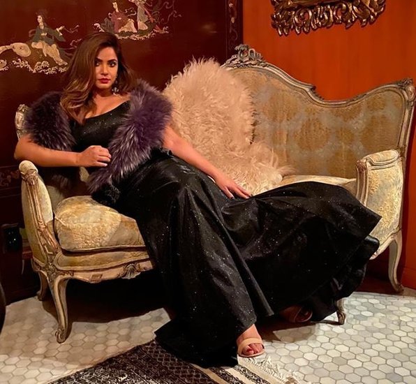 рд╕рд╛рде рд╣реА рдиреАрддреВ рдиреЗ рдмрддрд╛рдпрд╛ рдХрд┐ рдПрдХ рдмрд╛рд░ рдПрдХ рдирд╛рдореА рдмрд┐рдЬрдиреЗрд╕рдореИрди рдиреЗ рдЙрдиреНрд╣реЗрдВ рд╢рд╛рджреА рдХрд╛ рдСрдлрд░ рджрд┐рдпрд╛ рдерд╛ рдФрд░ рдХрд╣рд╛ рдерд╛ рдХрд┐ рд╡рд╣ рд╣рд░ рдорд╣реАрдиреЗ рдЙрдиреНрд╣реЗрдВ 25 рд▓рд╛рдЦ рд░реБрдкрдпреЗ рджреЗрдЧрд╛ред┬а