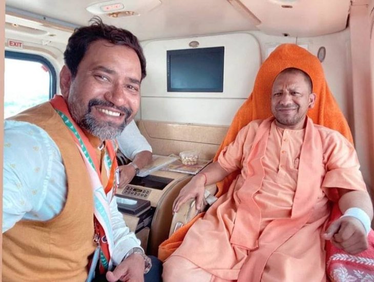 निरहुआ अभी हाल ही में सांसद बने हैं। उन्होंने आजमगढ़ लोकसभा सीट पर हुए उपचुनाव में अखिलेश यादव के भाई धर्मेंद्र यादव को पराजित कर संसद में अपनी सीट पक्की की।