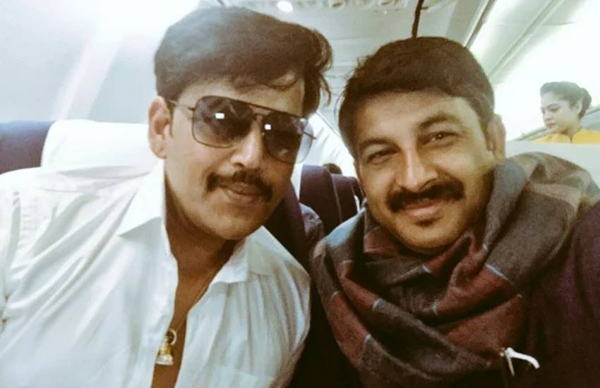 एक किस्सा शेयर करते हुए निरहुआ ने बताया कि एक दिन शूटिंग के दौरान किसी सीन को समझाने मनोज तिवारी रवि किशन के पास पहुंच गए। मनोज तिवारी रवि किशन को समझाने लगे कि वो उधर से आएंगे और उन्हें धक्का देंगे।