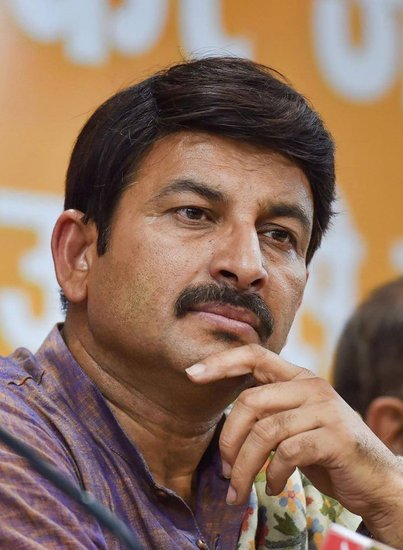  दो बार से बीजेपी के टिकट पर जीतकर संसद पहुंचने वाले मनोज तिवारी के ऊपर लगभग 1.36 करोड़ रुपये का कर्ज है। (यह भी पढ़ें- निरहुआ, मनोज तिवारी और रवि किशन, जानिए तीनों दोस्तों में किसकी पत्नी के पास है कितनी संपत्ति)