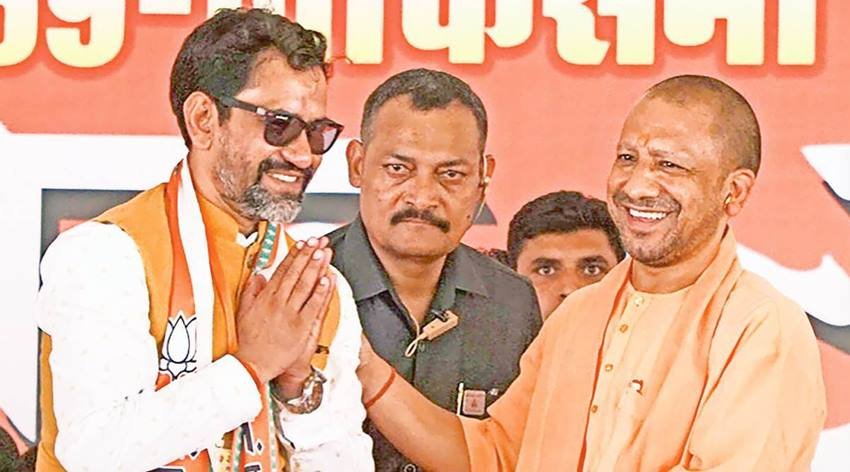 Nirahua: निरहुआ दूसरे प्रयास में सांसद बने हैं। 2019 में वह आजमगढ़ में सपा प्रमुख अखिलेश यादव के हाथों हारे थे। 2022 में निरहुआ ने आजमगढ़ से ही अखिलेश के भाई धर्मेंद्र यादव को हराया और संसद पहुंचे। (यह भी पढ़ें - जानिए कितना पढ़े-लिखे हैं निरहुआ, मनोज तिवारी और रवि किशन)