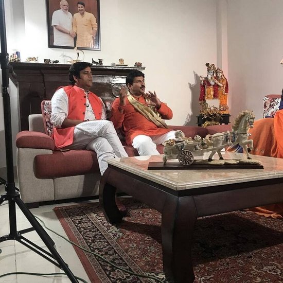 Manoj Tiwari: नॉर्थ ईस्ट दिल्ली से बीजेपी सांसद मनोज तिवारी फ्लैट और संपत्ति के मामले में अपने दोनों सांसद दोस्तों से आगे हैं। 