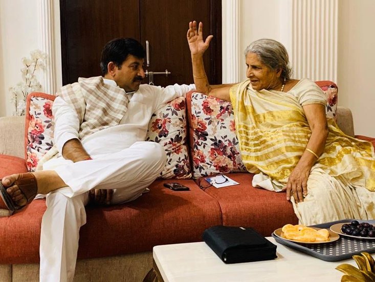 मनोज तिवारी के नाम पर दिल्ली और वाराणसी में दो-दो बंगले भी हैं। मनोज तिवारी ने अपने आठों आशियाने की कुल कीमत करीब 14 करोड़ रुपये बताई थी। (All Photos: Social media)
