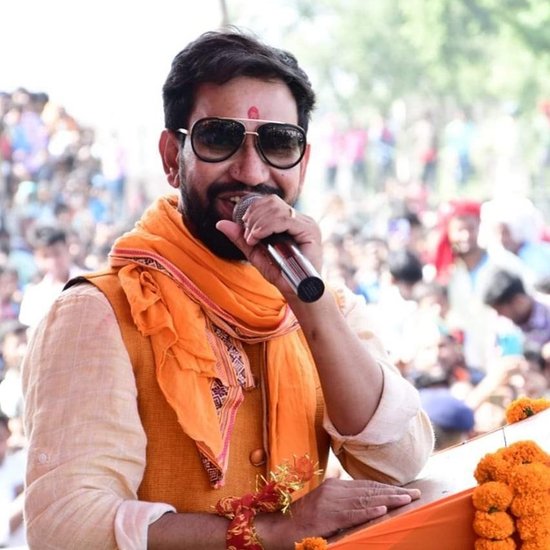 ऐसा ही एक किस्सा निरहुआ ने एक इंटरव्यू में सुनाया और बताया कि कैसे उनकी जान बाल-बाल बची थी। 
