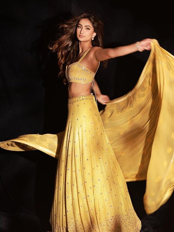 PALAK TIWARI IN YELLOW LEHENGA - DESI RANG