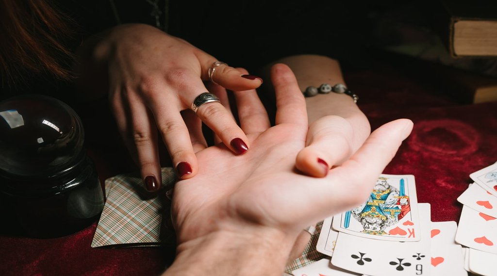 palmistry, lifeline, haridya rekha, brain line,