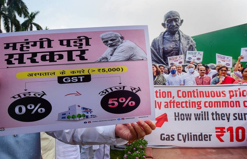 विपक्ष के तेवर देख कहा जा सकता है कि वह इन मुद्दों पर सरकार को इतनी आसानी से छोड़ने वाली नहीं है। (Photos : PTI )