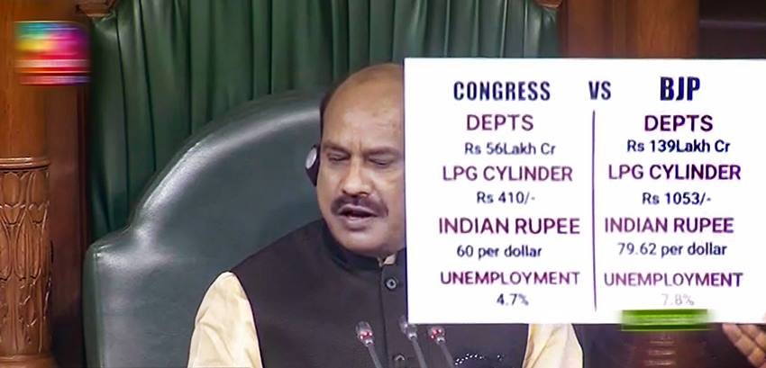  विपक्षी सदस्य सदन के अध्यक्ष की कुर्सी तक पहुंच गए और तख्तियां लहराने लगे। तख्तियों पर एलपीजी समेत जरूरी वस्तुओं की कीमत में बढ़ोत्तरी, खाद्य पदार्थों पर बढ़ी जीएसटी दरों और बेरोजगारी जैसे मुद्दों का उल्लेख किया गया था। 