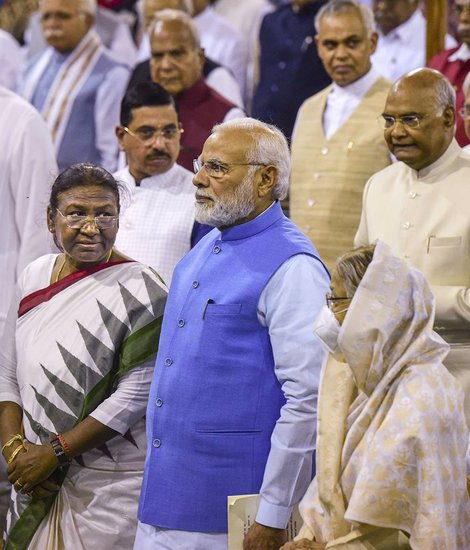 प्रतिभा पाटिल महाराष्ट्र विधानसभा के साथ ही लोकसभा और राज्यसभा की सदस्य भी रही हैं।