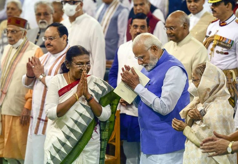 प्रतिभा पाटिल एपीजे अब्दुल कलाम के बाद प्रेसिडेंट की कुर्सी पर बैठी थीं। रामनाथ कोविंद के अलावा प्रतिभा पाटिल ही एकमात्र ऐसी पूर्व राष्ट्रपति हैं जो जीवित हैं। (All Photos: PTI)