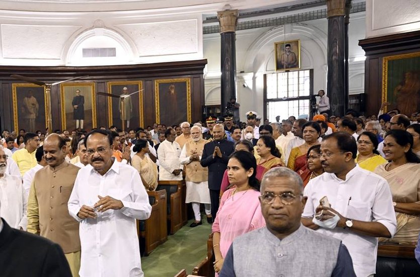 संसद भवन के सेंट्रल हॉल में राष्ट्रपति का विदाई कार्यक्रम आयोजित किया गया था। 
