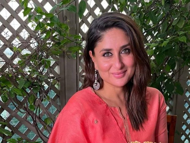करीना कपूर के साथ भी प्रियंका के रिश्ते सामान्य नहीं हैं। करण जौहर के शो में दोनों एक दूसरे पर कई तरह की फब्तियां कस चुकी हैं।