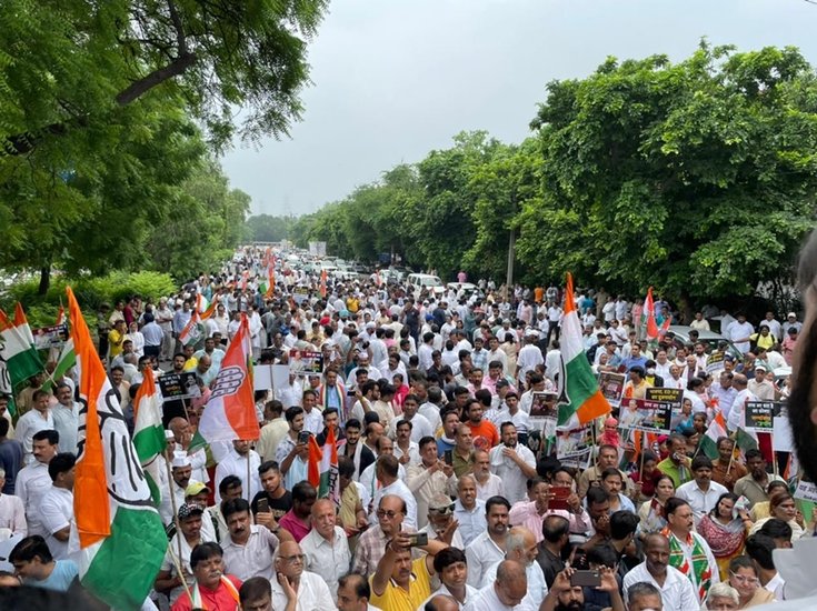 कांग्रेस नेताओं का आरोप है कि एजेसियों का गलत इस्तेमाल करके लोकतंत्र को कुचला जा रहा है।