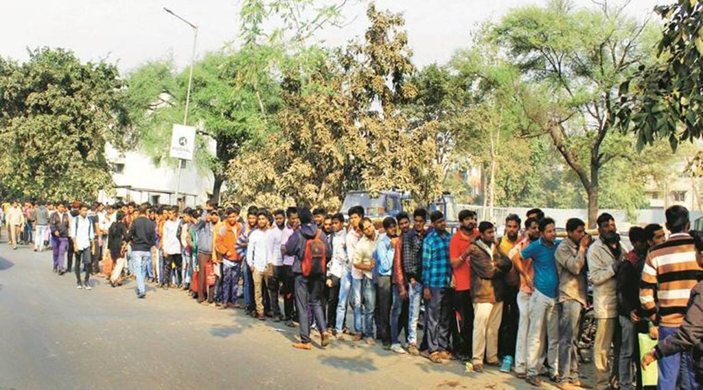 कतार में खड़ा आखिरी आदमी