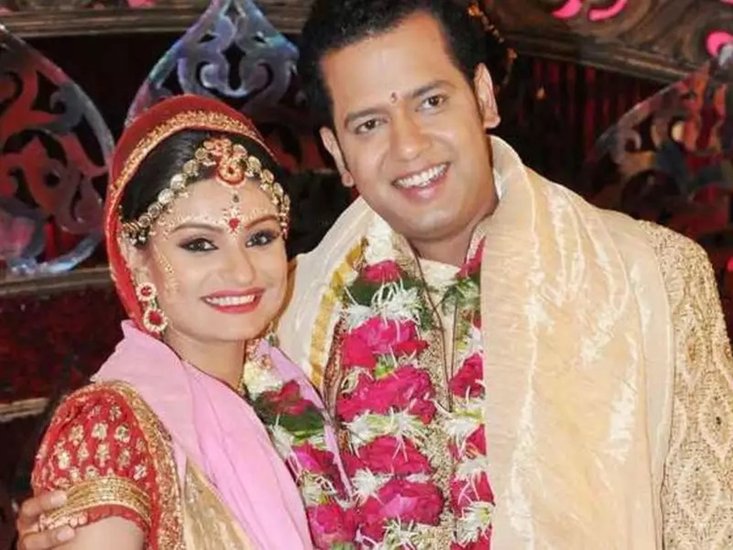 इस शो की विनर मॉडल डिंपी गांगुली बनी थीं और दोनों ने शादी रचा ली थी लेकिन यह शादी ज्यादा समय तक नहीं चल सकी। (यह भी पढ़ें: Mika Di Vohti: मीका सिंह से पहले ये कलाकार भी कर चुके हैं स्वयंवर, किसी का हो गया तलाक तो किसी की टूटी सगाई)
