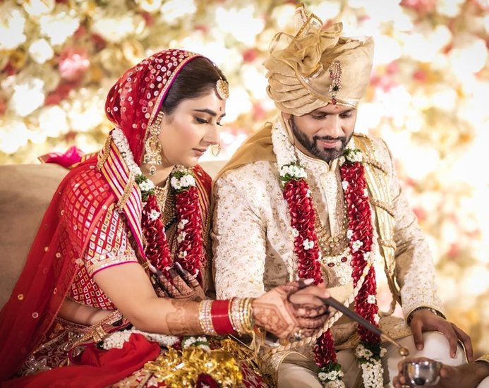 इसके कुछ समय बाद ही राहुल बिग बॉस 14 में चले गए और नेशनल टीवी पर दिशा के बर्थडे पर ही उन्हें शादी के लिए प्रपोज किया था। 