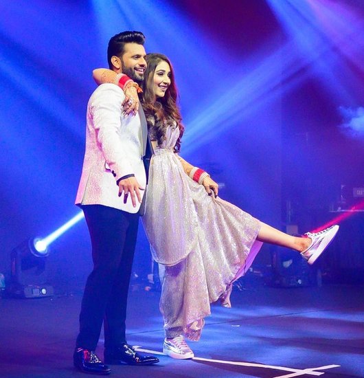 फिर मैंने दिशा को मेसेज किया और दोनों बातचीत करने लगे। कुछ दिन बाद हम दोनों ने एक-दूसरे का मोबाइल नंबर ले लिया। (यह भी पढ़ें: एक दशक की पहचान के बाद विद्युत जामवाल और नंदिता मेहतानी को हुआ था प्यार, अब शादी के बंधन में बंधने की तैयारी में कपल)